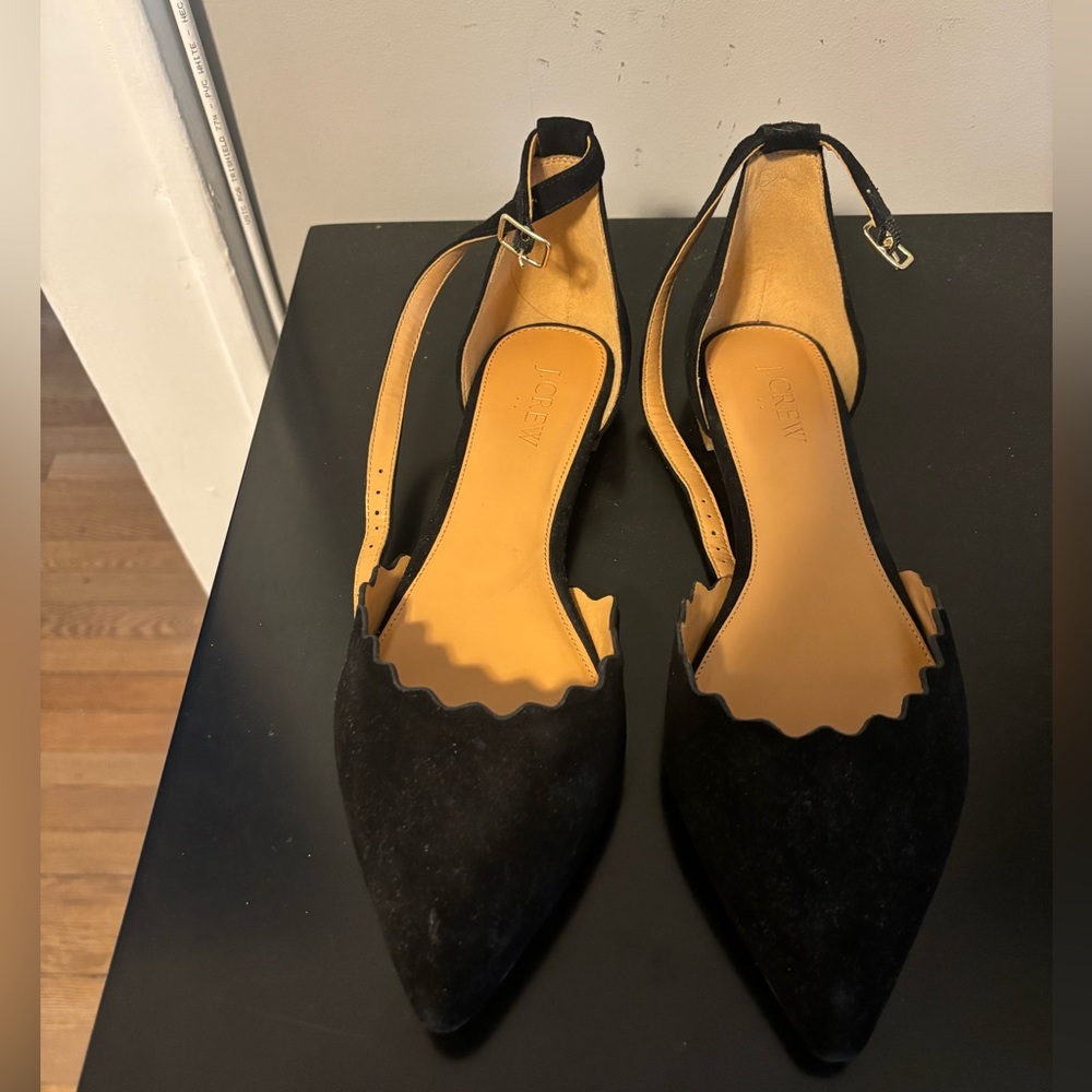 Women’s pointed closed toe flats size 8